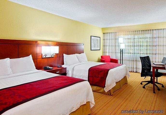 Courtyard Sarasota Bradenton Airport Hotell Rum bild