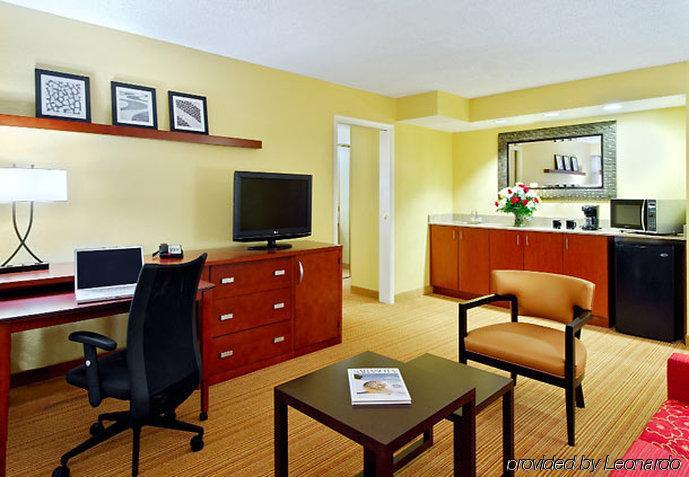 Courtyard Sarasota Bradenton Airport Hotell Rum bild